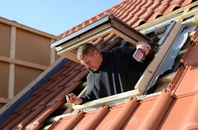 Pose de fenêtres de toit Velux à Larodde